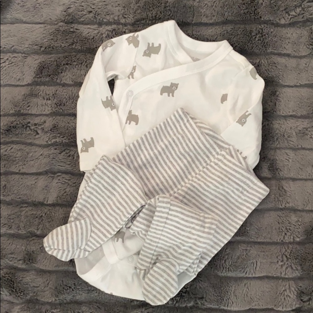 🎉3 for $15🎉  9  M Carters 2 piece set